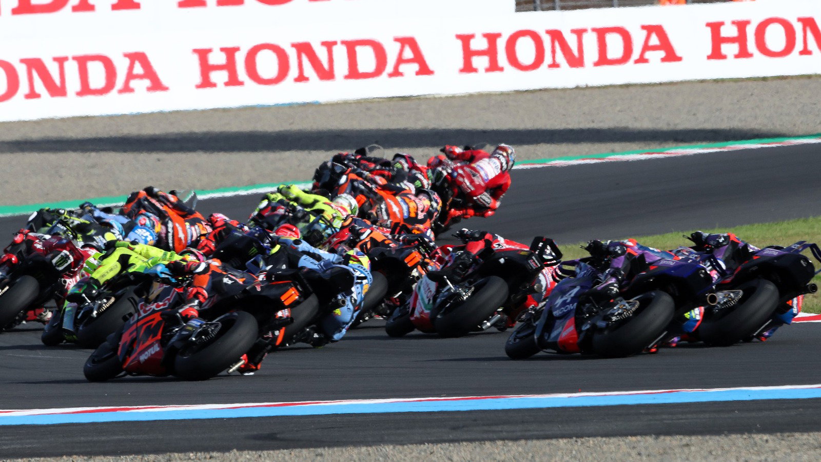 Michelin makes major tyre change after Motegi MotoGP Sprint Michelin makes major tyre change after Motegi MotoGP Sprint