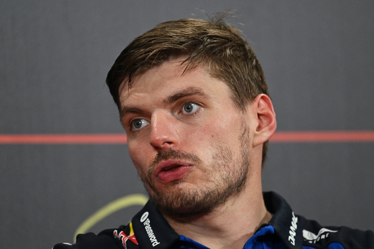 Verstappen’den Red Bull’a sitem: “Telsizleri bırakıp işaret diliyle konuşmalıyız!” Verstappen’den Red Bull’a sitem: “Telsizleri bırakıp işaret diliyle konuşmalıyız!”