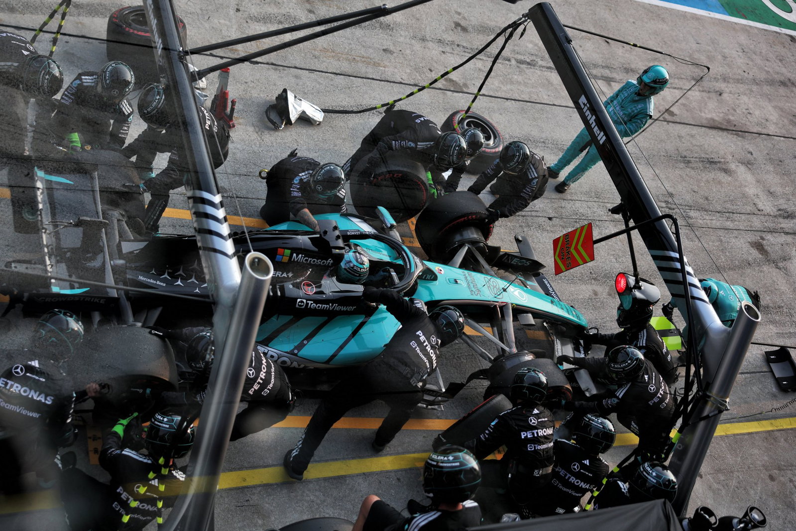 Mercedes crew for Singapore GP hadn’t done a pit stop “for 15 years”, team claims