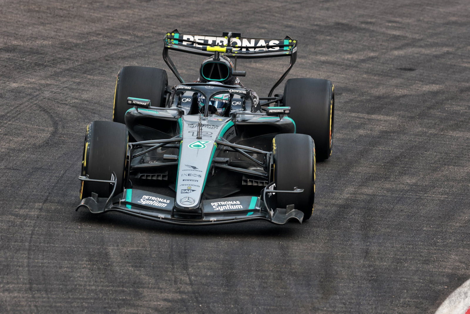 Mercedes reveals early findings from Singapore split F1 car experiment